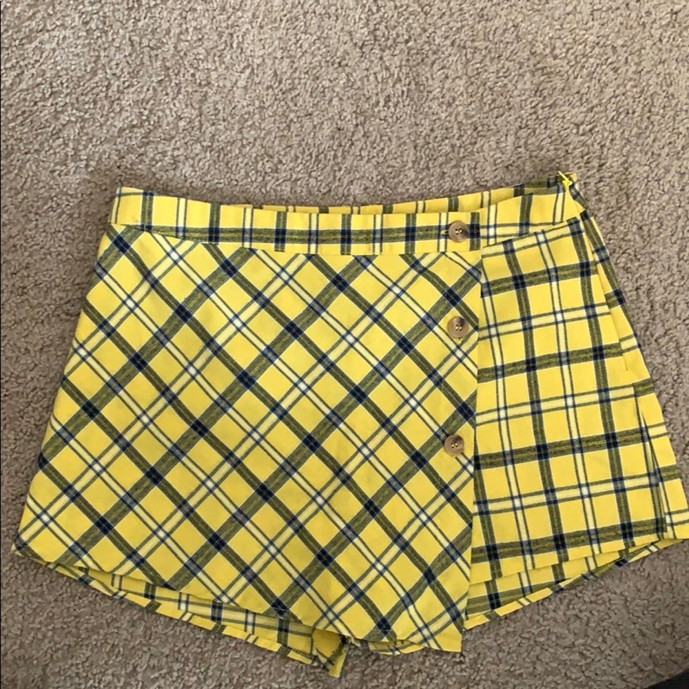 Kendall and Kylie yellow plaid skort size large